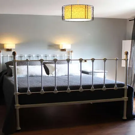 Vila Sleeps 8 Pool Wifi Masdache
