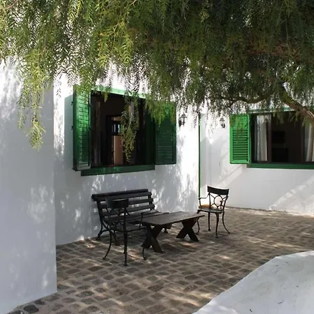 Vila Sleeps 8 Pool Wifi
