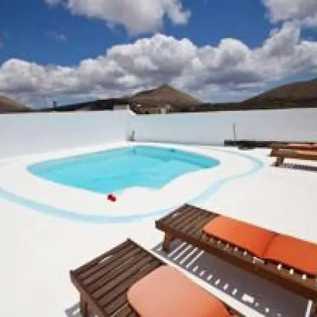 Sleeps 8 Pool Wifi Masdache