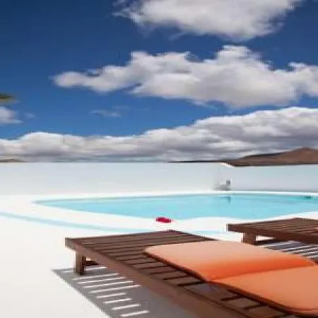 Sleeps 8 Pool Wifi Masdache