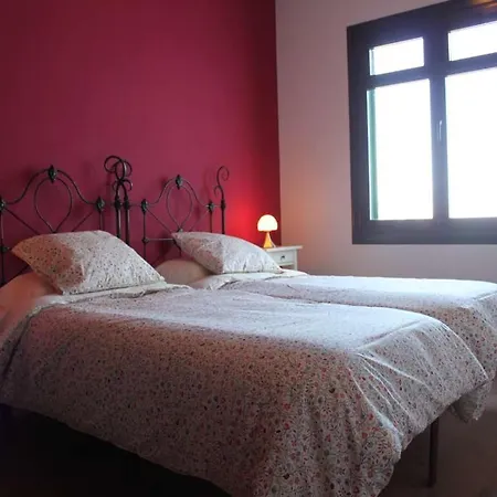 Vila Sleeps 8 Pool Wifi Masdache