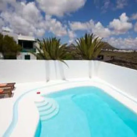 Vila Sleeps 8 Pool Wifi *